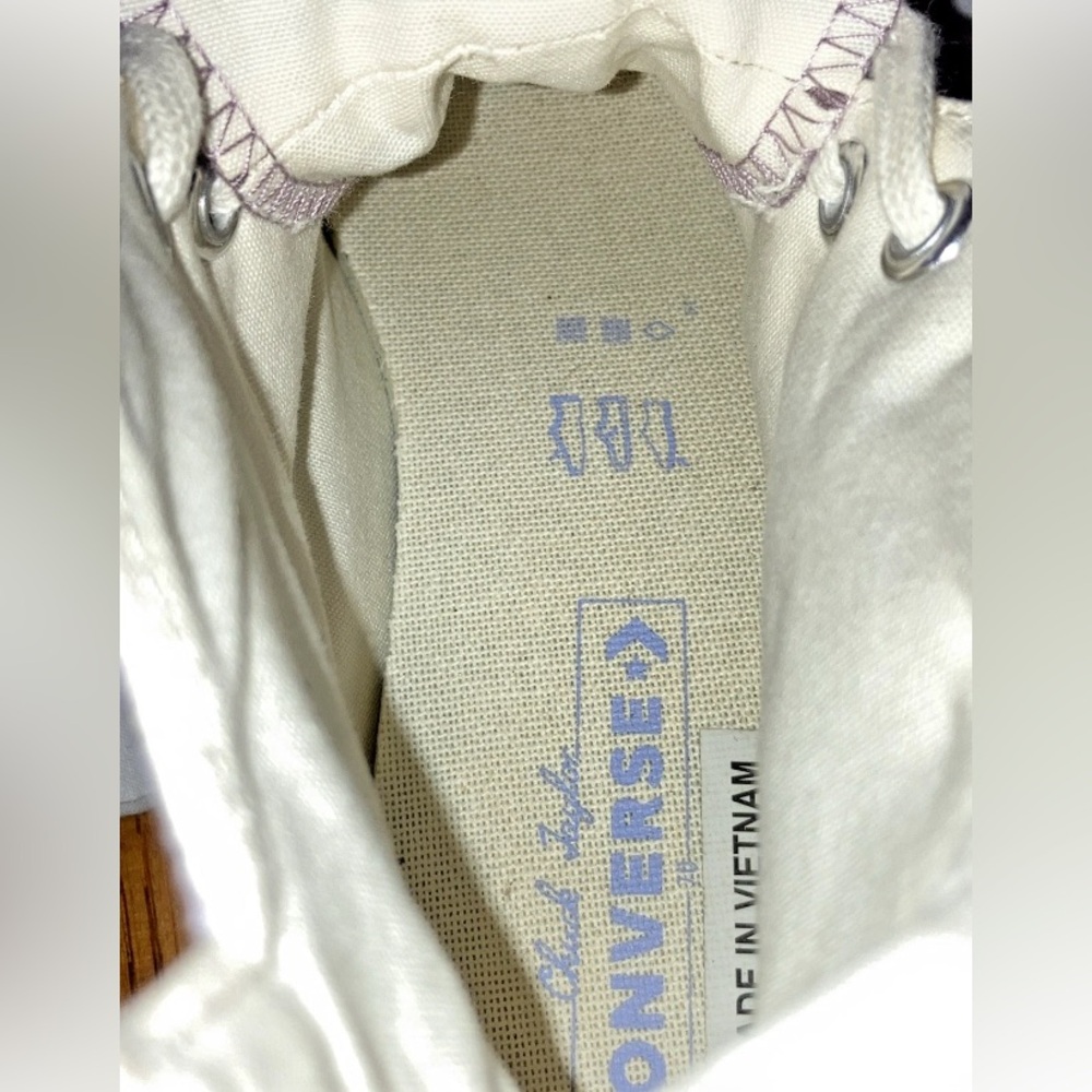 Chuck Taylor Converse sz Wo’s 8.5
Men's 6.5 Euro 39.5 high top shoes lavender - Picture 8 of 8
